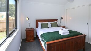 3 habitaciones, escritorio, tabla de planchar con plancha y wifi gratis