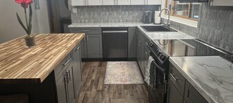 Newly Remodeled Family-Friendly Home in Woodruff Close to Everything