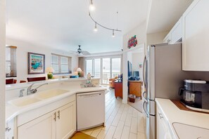 Fridge, microwave, oven, stovetop - Gulf-front 21st-floor condo with hot tub, pool, tennis, gym, balcony, beach view (Panama City Beach)