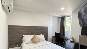 Executive Single Room | Iron/ironing board, WiFi (free) - Hotel Sun Suite (Barranquilla)
