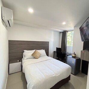Executive Single Room | Iron/ironing board, free WiFi - Hotel Sun Suite (Barranquilla)