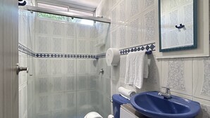 Executive Single Room | Bathroom - Hotel Sun Suite (Barranquilla)