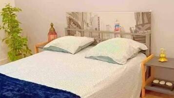 1 soverom, strykejern/-brett, wi-fi (inkludert) og sengetøy