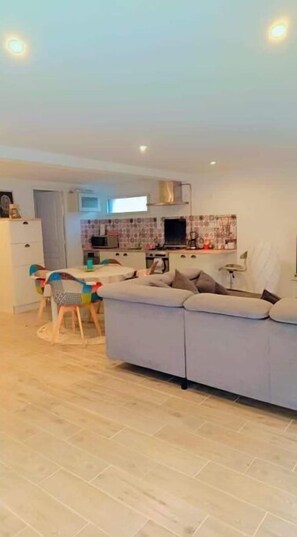 Interior - Jolie Appartement Complet (Liffré)