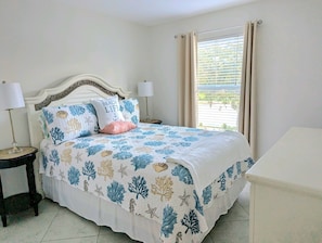 2 bedrooms, iron/ironing board, free WiFi, bed sheets - Bask At the Beach (Naples)