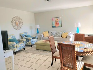 Smart TV, ping pong, books, printers - Bask At the Beach (Naples)