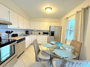 Fridge, microwave, oven, stovetop - Bask At the Beach (Naples)
