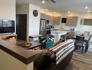 Smart TV - New Construction- Loft Condo near Bozeman/Big Sky

 (Bozeman)
