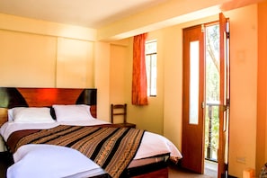 Hypo-allergenic bedding, down duvets, free WiFi