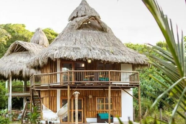 Familiehytte, balkong, strandutsikt | Individuelt dekorert, individuelt innredet og wi-fi (inkludert)