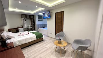 Deluxe-rum - 1 sovrum | Sängtillbehör av högsta kvalitet, duntäcken och minibar