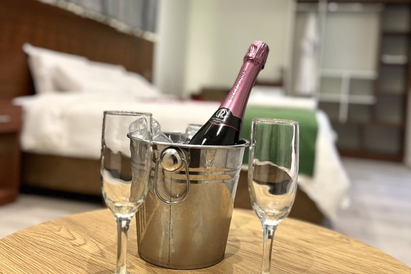 Deluxe Room, 1 Bedroom | Premium bedding, down comforters, minibar, laptop workspace