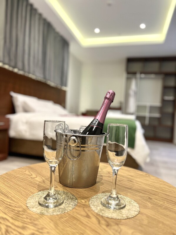 Deluxe Room, 1 Bedroom | Premium bedding, down comforters, minibar, individually decorated