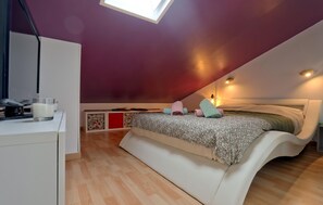 1 bedroom, free WiFi, bed sheets - Nice home in Montmartin-sur-Mer (Montmartin-sur-Mer)