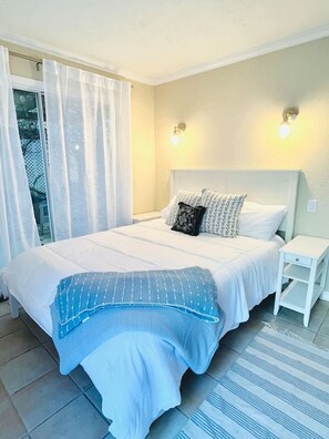 1 bedroom, desk, iron/ironing board, free WiFi - "Dunes" Historic Beachside Cottage 1/1 – Steps to Sand! (Indian Rocks Beach)