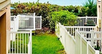 Beachside Historic Cottage – Steps to Sand!