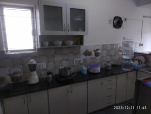 Jääkaappi, uuni, leivänpaahdin