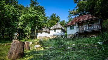 1 bedroom, individually decorated, individually furnished