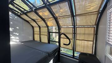 2 habitaciones, escritorio, tabla de planchar con plancha y wifi gratis