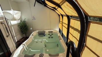 Indoor spa tub