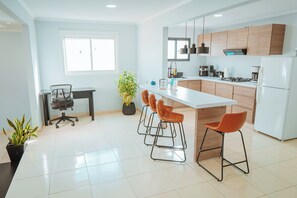 Fridge, microwave, stovetop, dishwasher