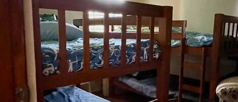 5 bedrooms, WiFi, bed sheets