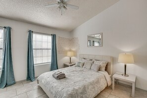 2 bedrooms, desk, travel crib, internet