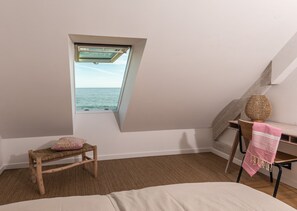 3 bedrooms, travel cot, free WiFi, bed sheets