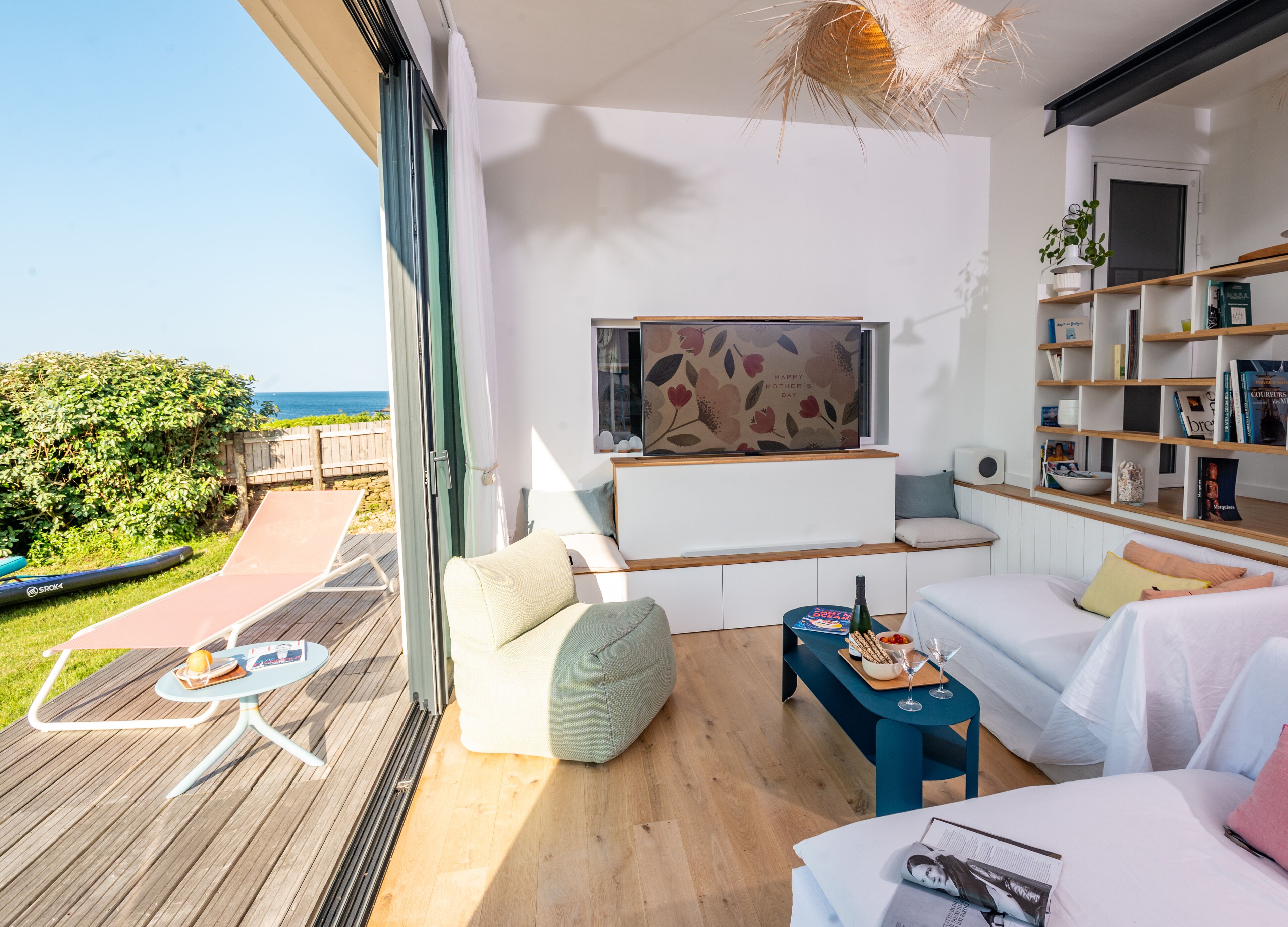 Smart TV, fireplace, DVD player, books