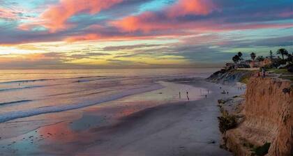 Clean Private Bedroom,Bathroom. Private entrance. Lovely Gated Neighborhood.