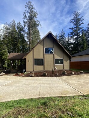 Exterior - Vintage A frame home in Florence! 2 bedroom 3 beds, sleeps 6. (Florence)