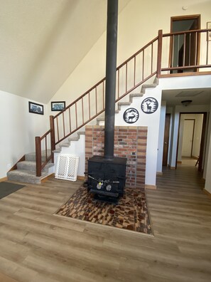 Interior - Vintage A frame home in Florence! 2 bedroom 3 beds, sleeps 6. (Florence)