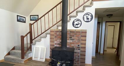 Vintage A frame home in Florence! 2 bedroom 3 beds, sleeps 6.