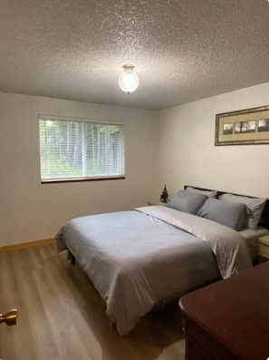 3 bedrooms, free WiFi, bed sheets - Vintage A frame home in Florence! 2 bedroom 3 beds, sleeps 6. (Florence)