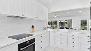 Refrigerador, horno y tostadora 