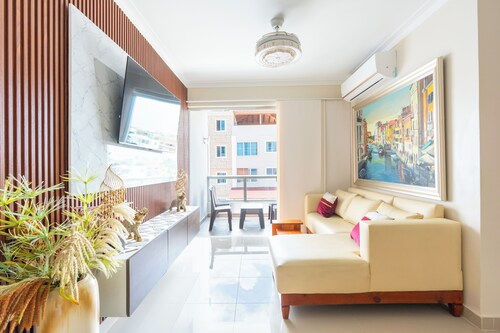 El Malecón Santo Domingo Luxury Apartment Balcony, Views & Prime Spot