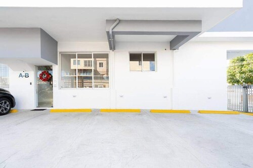 Elegant Oceanview Condo 5 Min to Malecón & Zona Colonial, WI-FI, Free Parking