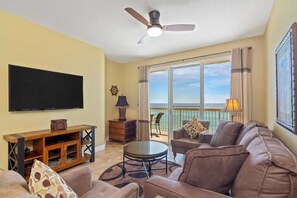 Living area - Celadon Family Getaway Sleeps 8 w/Free Beach Service (Panama City)