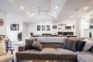 Smart TV, fireplace, books - Amazing Lagoon, Beach, Cross Fit Gym, Fishing (Harpers Ferry)