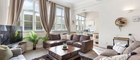 تلفزيون ذكي، كُتُب، مكتبة موسيقى، مكتبة فيديو