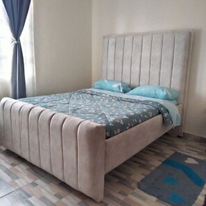 2 bedrooms, iron/ironing board, WiFi, bed sheets