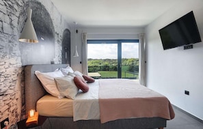 3 bedrooms, travel crib, free WiFi, bed sheets