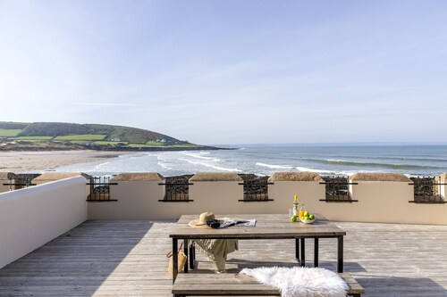 4 Out Of The Blue -  pet friendly sea view home sleeping 6 in Croyde