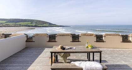 4 Out Of The Blue - pet friendly sea view home sleeping 6 in Croyde