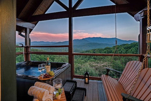 Epic Views + Game Room + Hot Tub | Bear’s Lookout