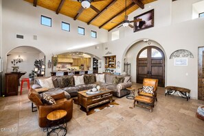 Smart TV, fireplace, stereo