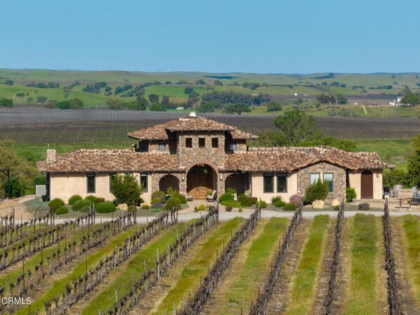Exterior - Tuscan Style Wine Country Getaway (Paso Robles)
