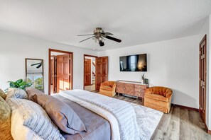 4 bedrooms, iron/ironing board, WiFi, bed sheets