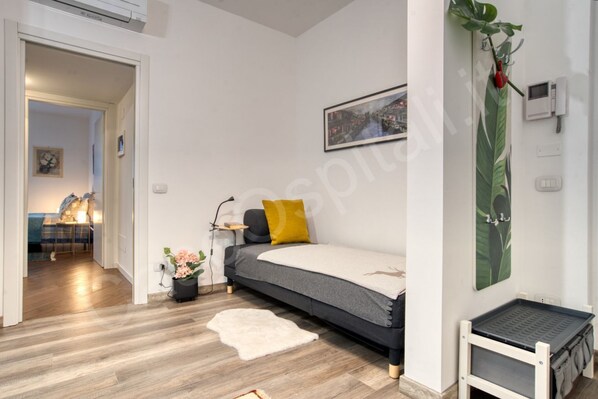 1 chambre, bureau, fer et planche à repasser, Wi-Fi