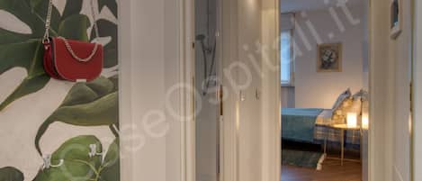 1 camera, una scrivania, Wi-Fi, lenzuola